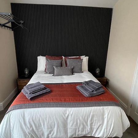 Anfield Place To Stay Ливърпул Екстериор снимка