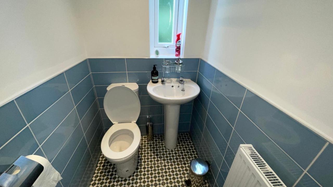 Anfield Place To Stay Ливърпул Екстериор снимка