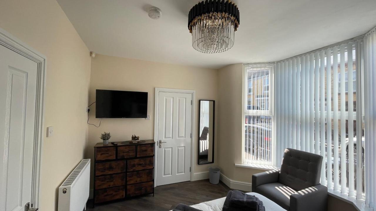 Anfield Place To Stay Ливърпул Екстериор снимка
