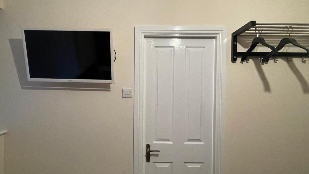 Anfield Place To Stay Ливърпул Екстериор снимка