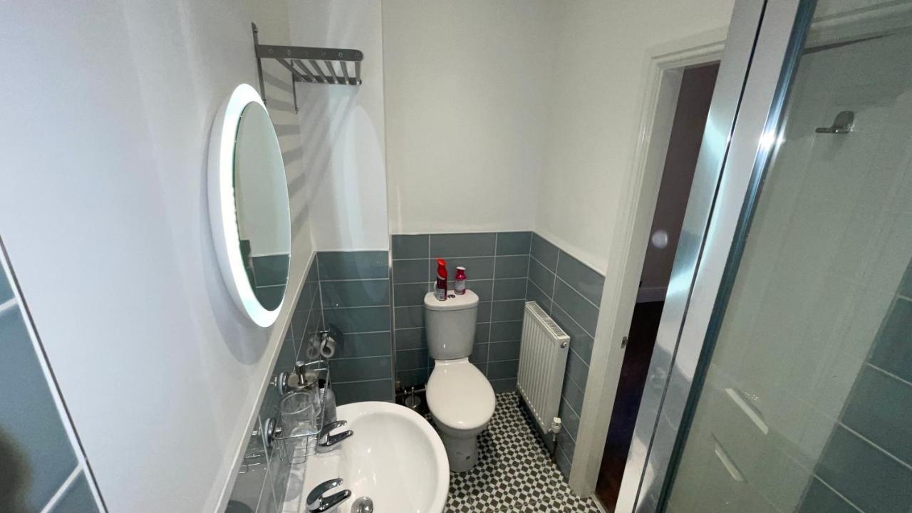 Anfield Place To Stay Ливърпул Екстериор снимка