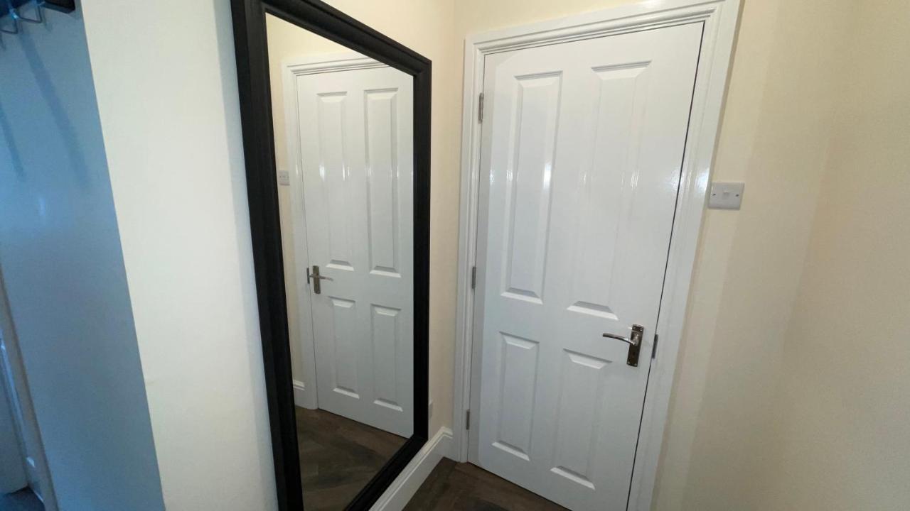 Anfield Place To Stay Ливърпул Екстериор снимка