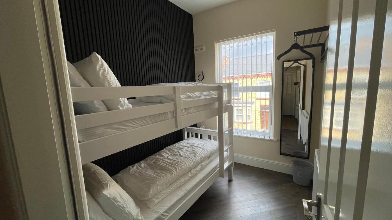 Anfield Place To Stay Ливърпул Екстериор снимка