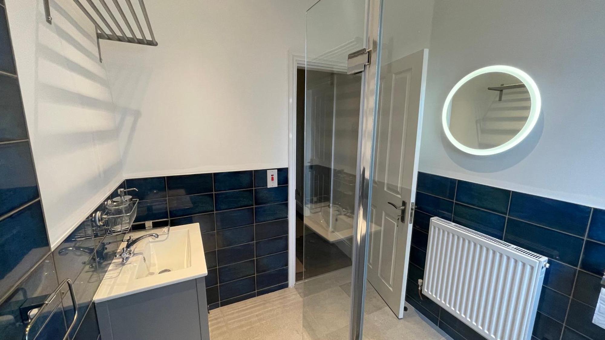 Anfield Place To Stay Ливърпул Екстериор снимка