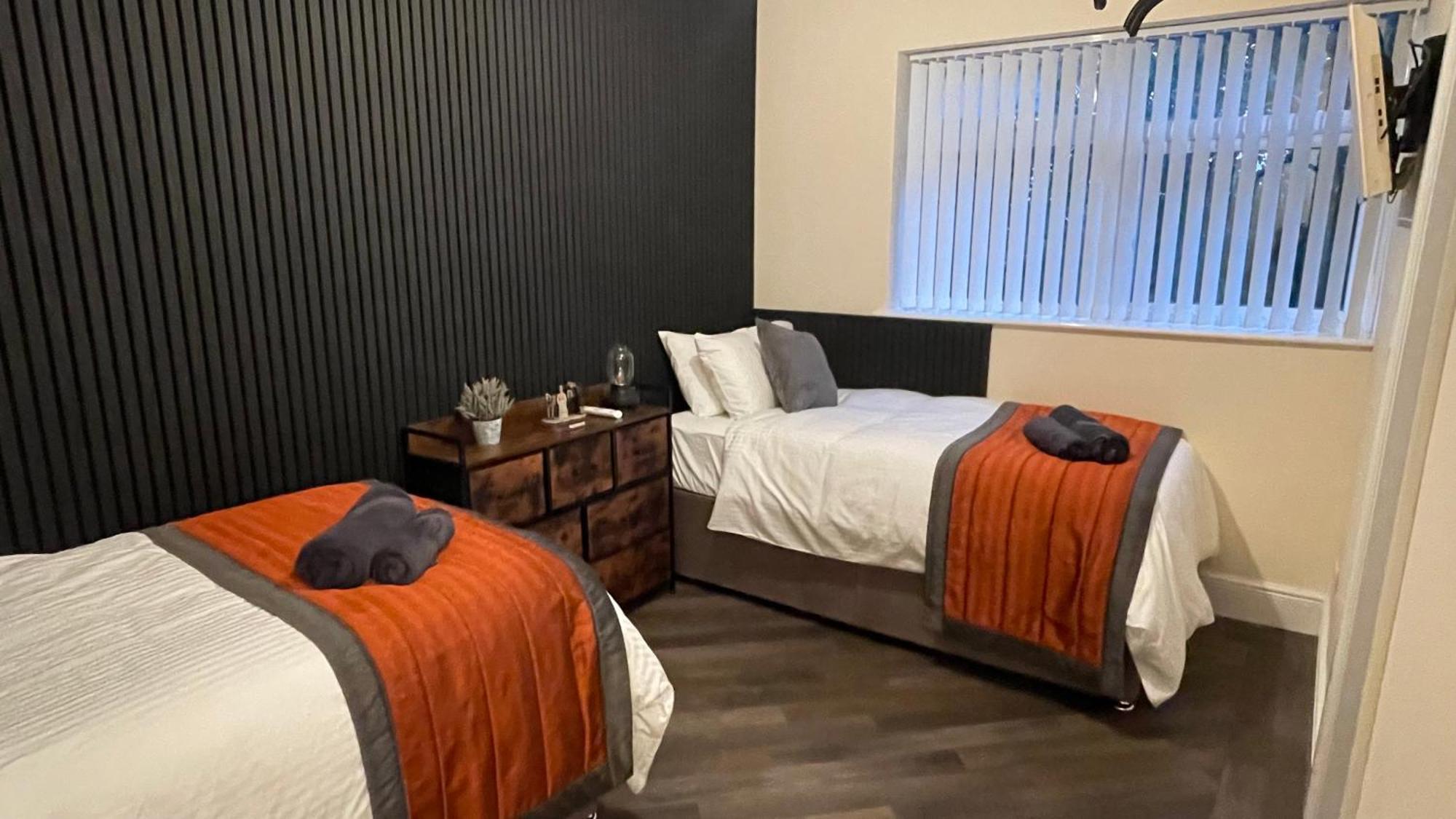 Anfield Place To Stay Ливърпул Екстериор снимка