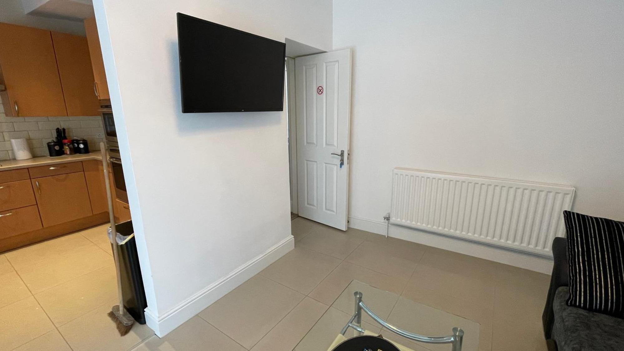 Anfield Place To Stay Ливърпул Екстериор снимка